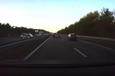 Un auto autónomo predice un accidente