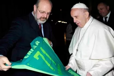 El papa Francisco recibió la camiseta 71 del Chapecoense