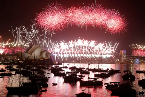 Australia recibió el 2017 con un show de fuegos artificiales y al ritmo de Prince