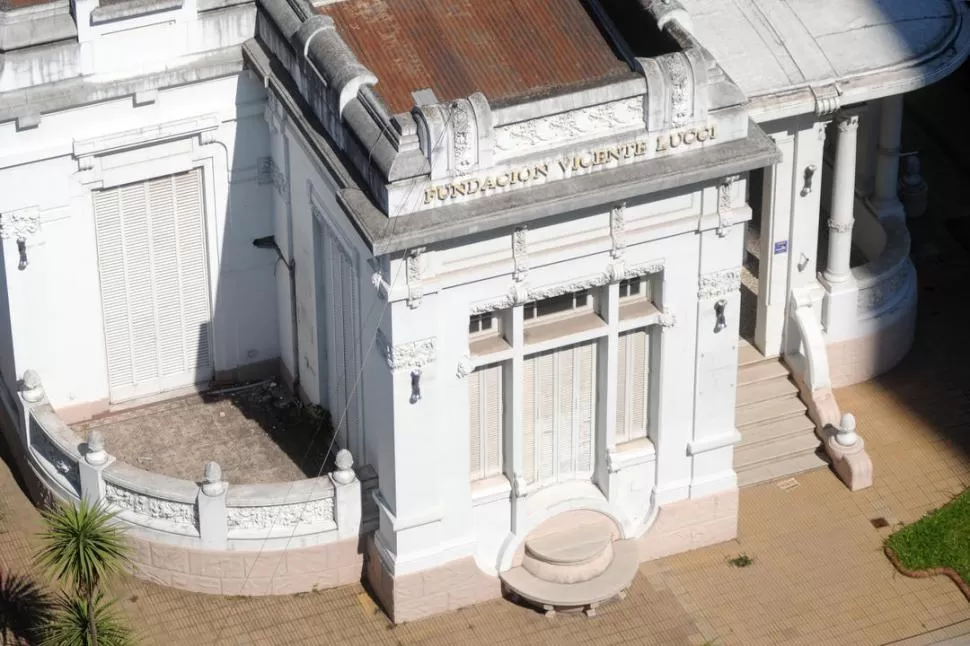 EN CALLE SALTA AL 500. La casa Sucar, edificada en 1923 por el arquitecto Luis Lucena, podría ser derrumbada para dar lugar a un emprendimiento. la gaceta / foto de inés quinteros orio