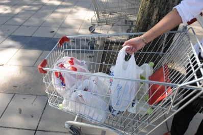 A partir del próximo lunes se buscará erradicar la bolsa de plástico tradicional