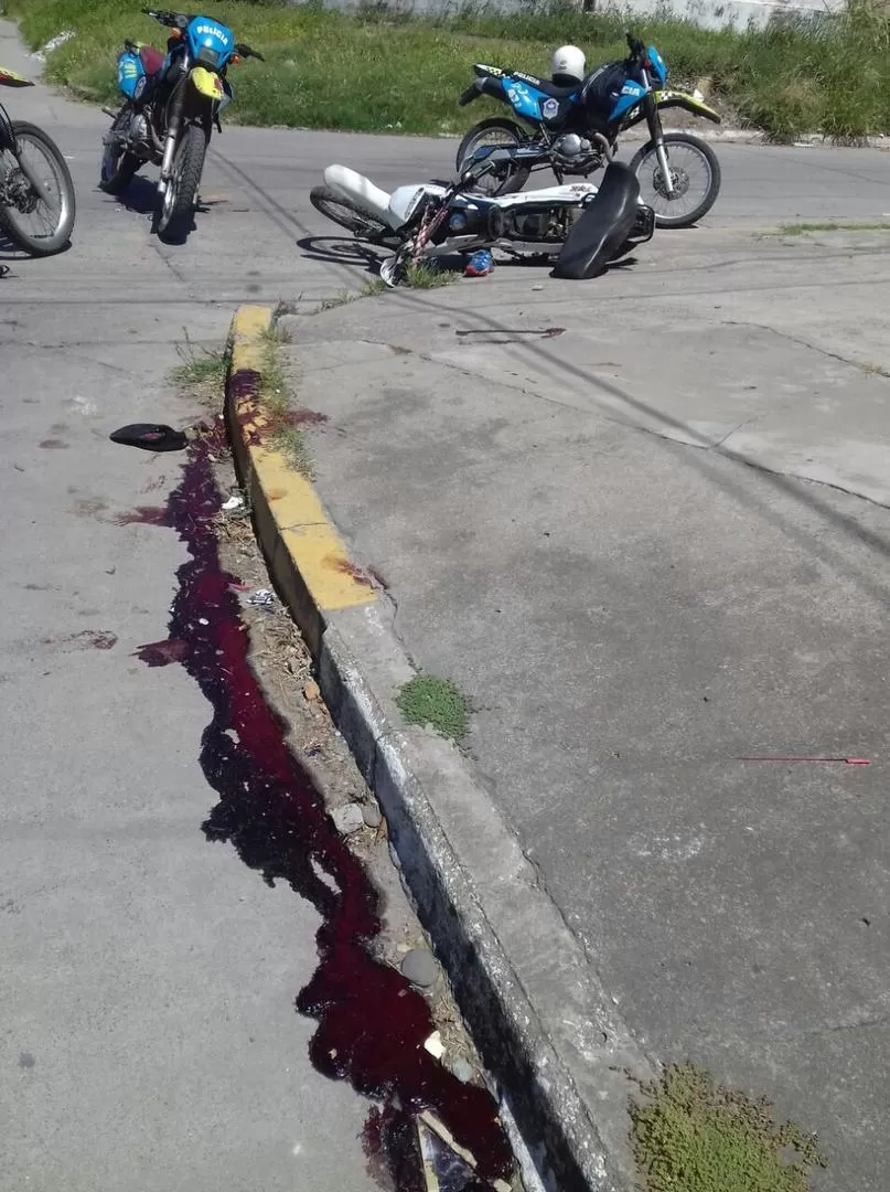 QUEDÓ HERIDO. Un motociclista fue chocado en Paraguay y Catamarca.   