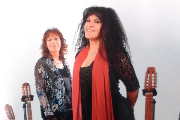 Una arpista con espíritu de diablita