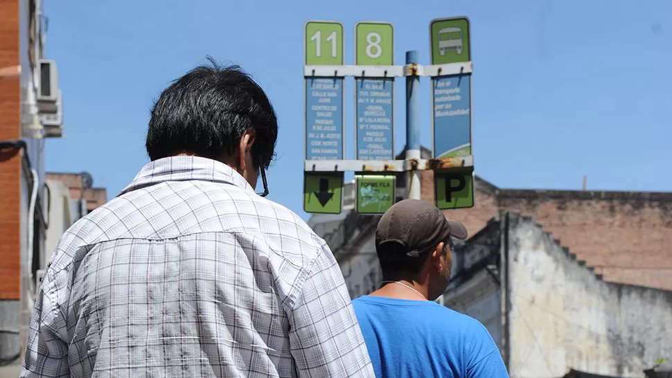 REHENES. En medio del conflicto, los pasajeros sufren las consecuencias. LA GACETA / FOTO DE JOSÉ NUNO