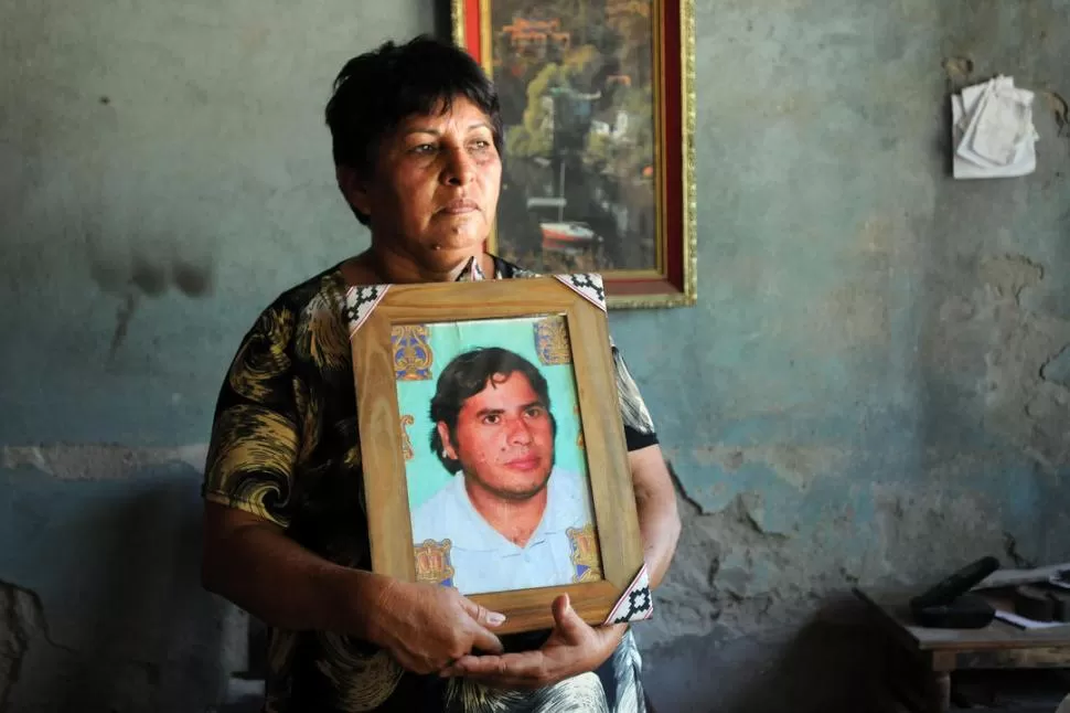 
DORA IBÁÑEZ. Ya perdió a un hojo adicto y trata de recuperar a otro. ARCHIVO LA GACETA / FOTO DE INÉS QUINTEROS ORIO