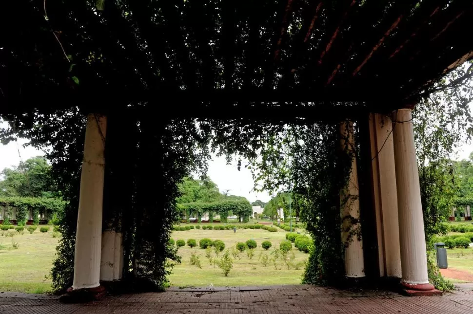 EL ROSEDAL. Según las personas que transitan seguido el parque, esta es una de las zonas preferidas para los delincuentes a la hora de atacar. la gaceta / fotos de franco vera