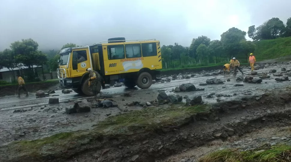 Operativo oficial en una camino. FOTO DEL GOBIERNO DE JUJUY. 