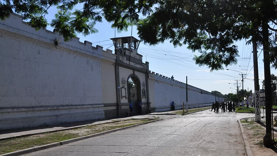 El día después del motín: investigan cómo ingresó un celular al penal de Villa Urquiza