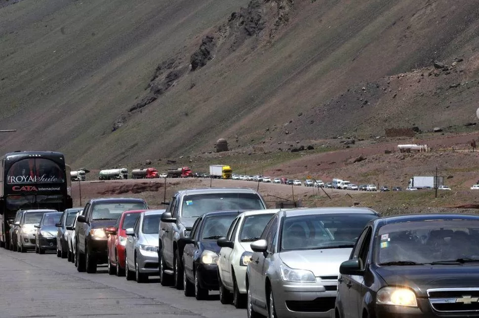 Los cortes en Jujuy y el paro de aduaneros complican el viaje a Iquique