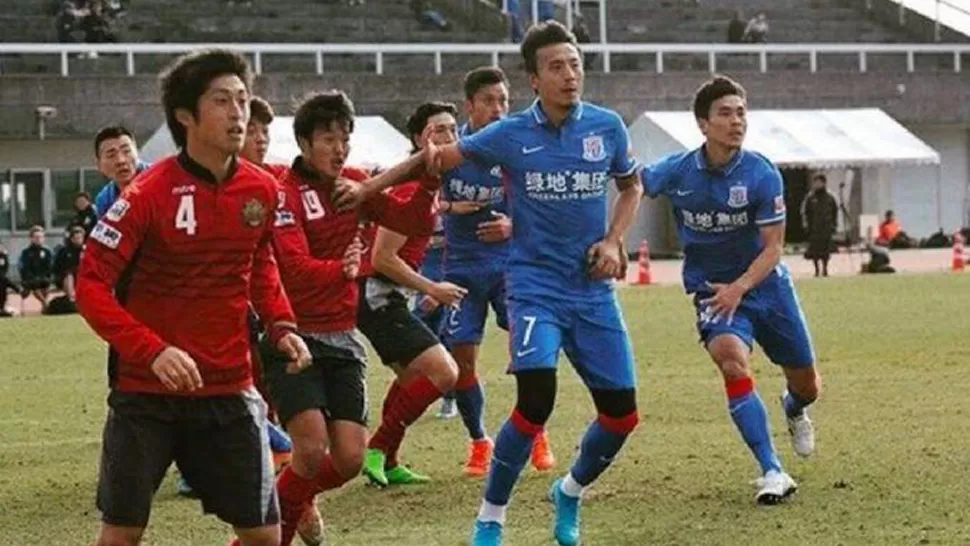 SHANGAI SHENUA VS FC RYUKYU (FOTO TOMADA DE TWITTER)