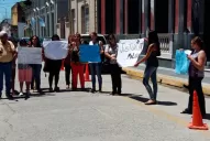 Familiares de los 16 policías aprehendidos pidieron que los dejen en libertad