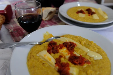 San Pedro se prepara para celebrar esta noche alrededor de una olla de humita gigante