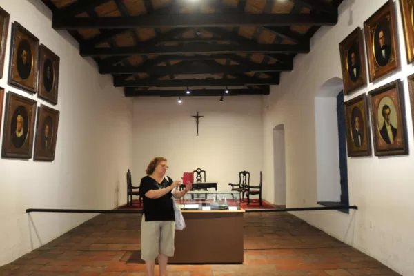 El crucifijo de la Casa Histórica regresó al Salón de la Jura