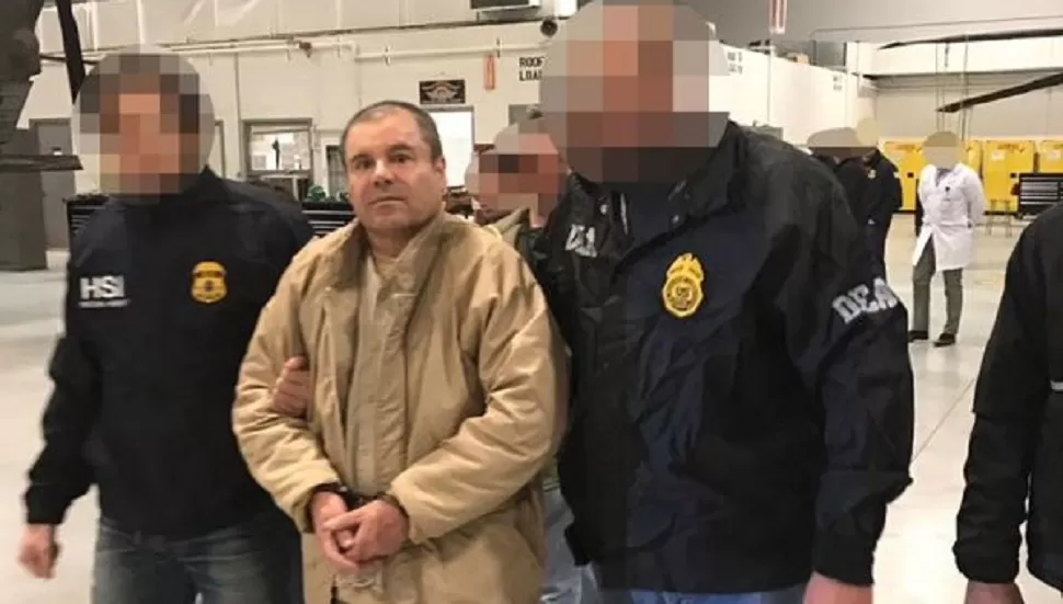 ESCOLTA. El Chapo llegó a Estados Unidos en un fuerte operativo. FOTOS TOMADAS DE INFOBAE.COM.- 