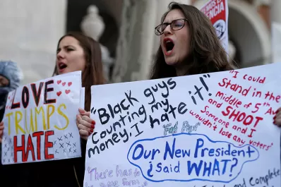 Una marcha de mujeres opaca el primer día de Trump como Presidente