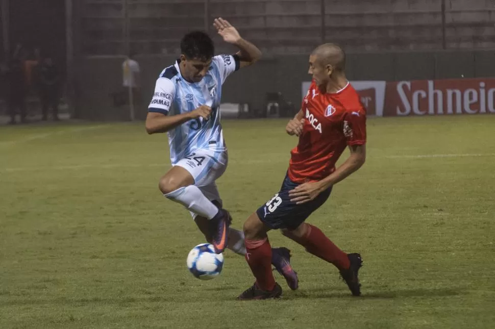 VOCACIÓN DE ATAQUE. Di Plácido se proyectó cada vez que tuvo oportunidad, a tono con el estilo que pretende Lavallén. télam