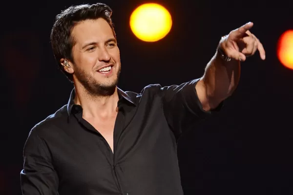 Luke Bryan cantará el himno estadounidense en el Super Bowl