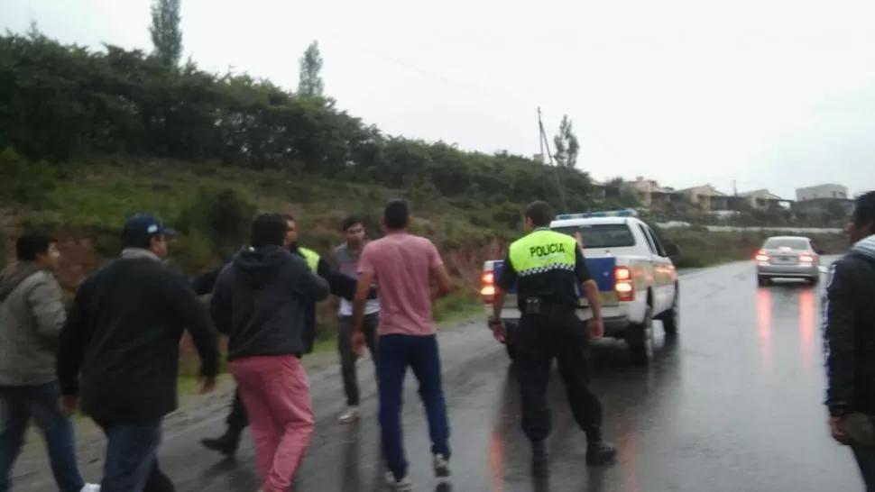PELEA. Policías y civiles discutieron momentos antes de la tragedia en Tafí del Valle.  