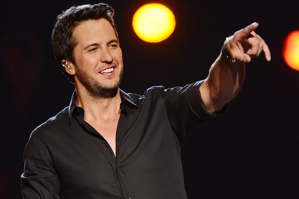 LUKE BRYAN. FOTO TOMADA DE THEBOOT.COM