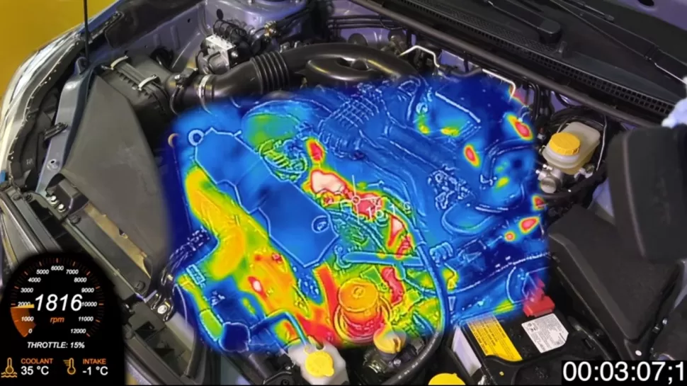 La importancia de calentar el motor