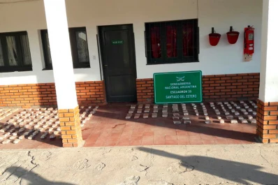 Gendarmería interceptó una camioneta que llevaba más de 100 kilos de marihuana