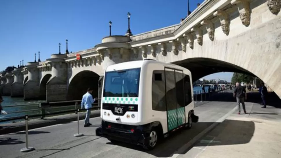 Conocé el nuevo colectivo autónomo que recorre las calles de París