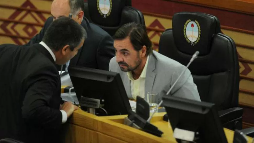 Defienden la potestad de Jaldo para cesantear a asesores de Pro