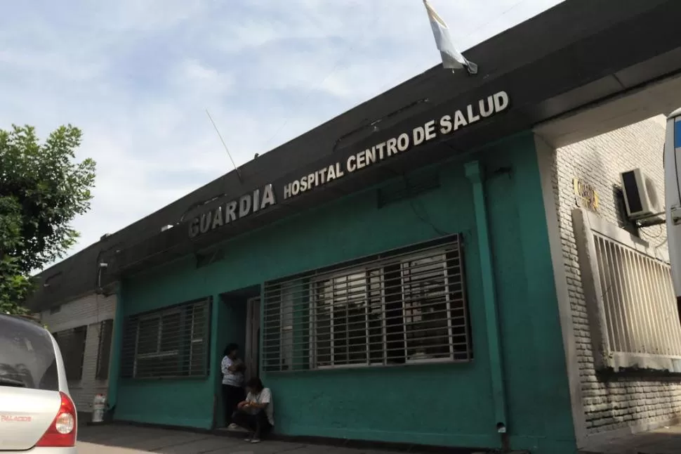 POR LA GUARDIA. El Centro de Salud, ubicado en Santa Fe y Balcarce, recibe decenas de pacientes al día. la gaceta / foto de analía jaramillo