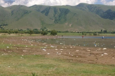 En el mollar, la suciedad espanta a los visitantes