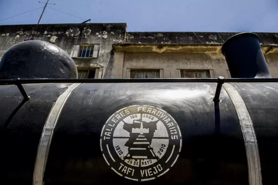 LOCOMOTORA. Sello en homenaje al centenario del taller ferroviario. la gaceta / FOTO DE JORGE OLMOS SGROSSO