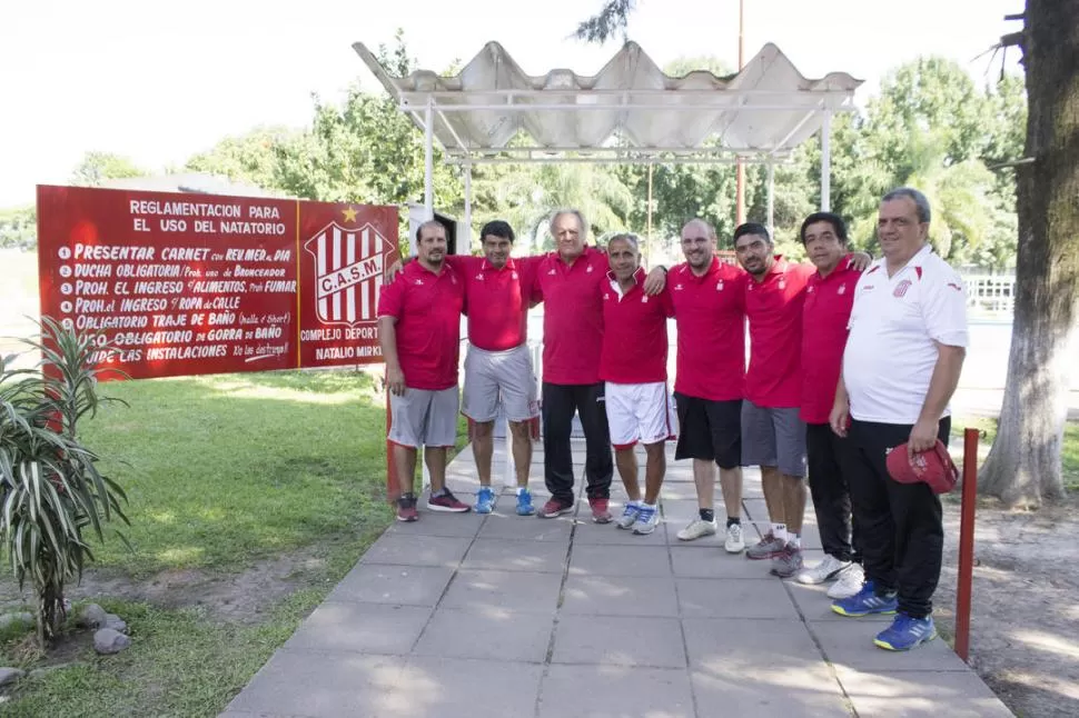 ELLOS SON... En un alto del trabajo de la víspera, los responsables de las inferiores dialogaron con LG Deportiva. gentileza fotos de alejandro cruz