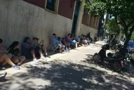 Los hinchas de Atlético hacen largas colas por una entrada