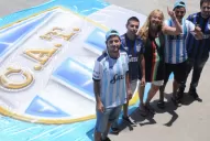 Video: en colectivo o en auto, los hinchas de Atlético hacen lo que sea para llegar a Quito