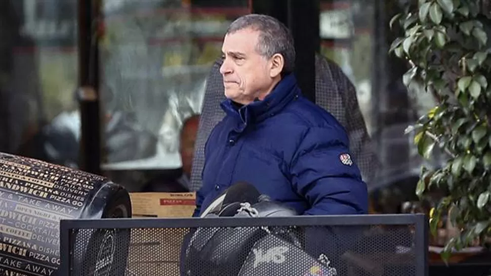 ANTONIO STIUSO. El ex espía, en un bar porteño. FOTO TOMADA DE LA NACION.COM