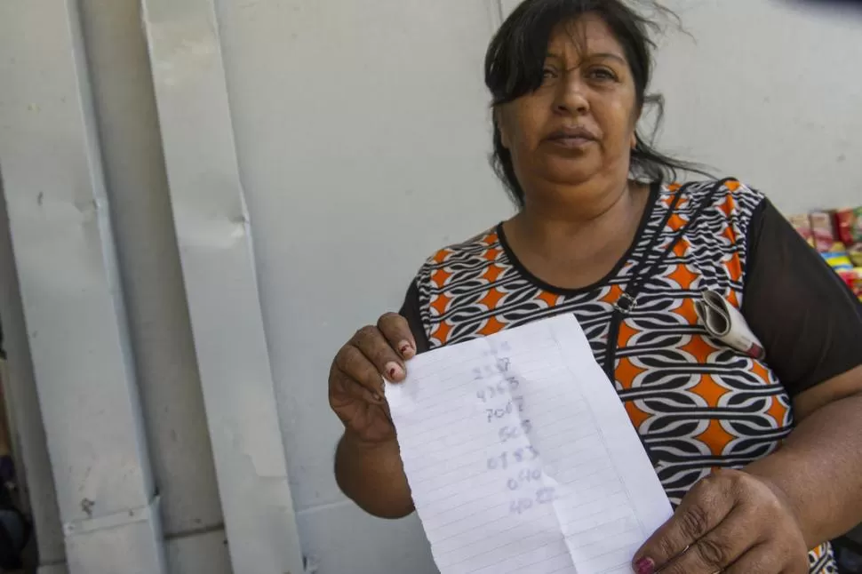 ACUSACIÓN. Ana, la madre del joven internado en el hospital Padilla, dice que sabe quienes lo atacaron.  la gaceta / FOTO DE JORGE OLMOS SGROSSO