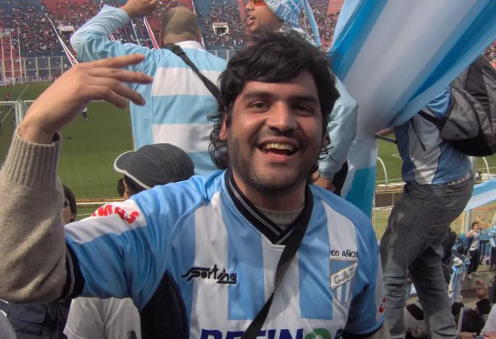 FANÁTICO. Juan Pablo Sosa, hincha de Atlético en El Monumental. FOTO TOMADA DE LA CUENTA DE FACEBOOK DE JUAN PABLO SOSA.