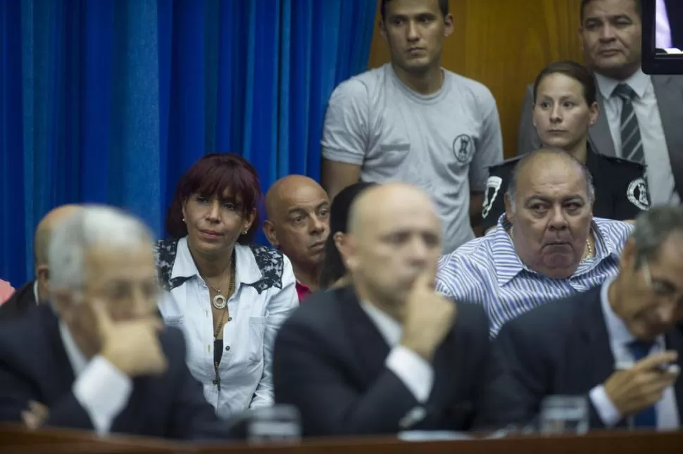 CONCENTRADOS. Rivero, Dilascio y “La Chancha” Ale escuchan el debate. la gaceta / foto de FOTO DE DIEGO ARAOZ