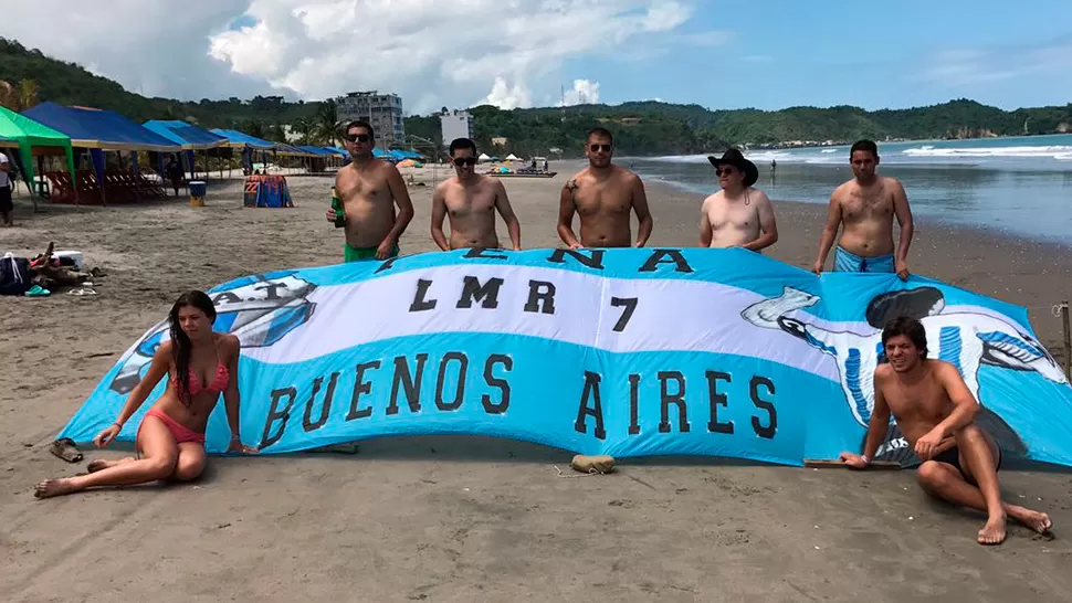 Brizuela destacó que la única música que se escucha en Ecuador, es la de los cantos de los hinchas tucumanos.