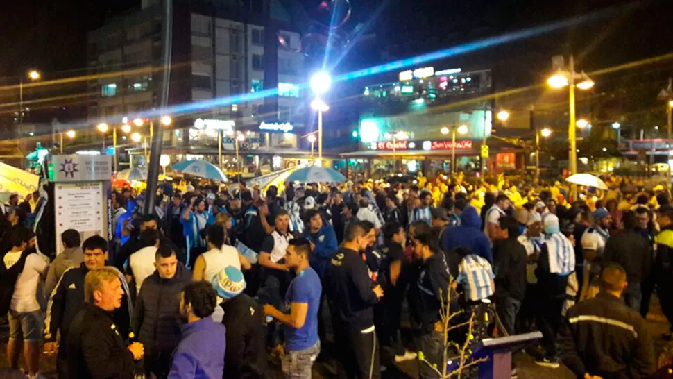 Video: así fue el banderazo de los hinchas de Atlético en la plaza Foch