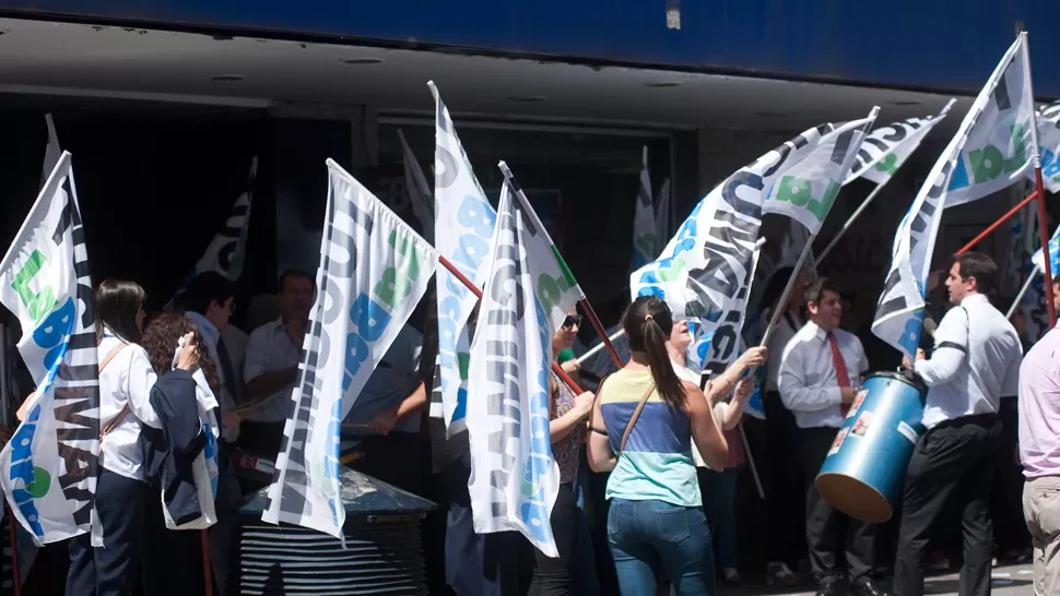 MEDIDA DE FUERZA. La Bancaria . ARCHIVO LA GACETA / FOTO DE INÉS QUINTEROS ORIO