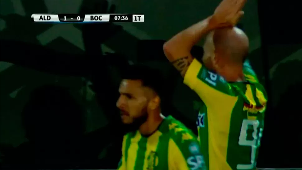 Video: un increíble error de Axel Werner terminó en gol de Aldosivi