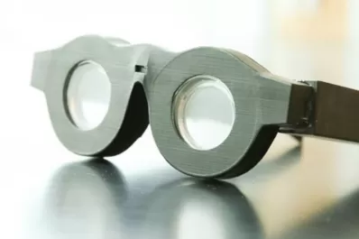 Un argentino creó anteojos sin cristal que se adaptan a cualquier problema relacionado al enfoque