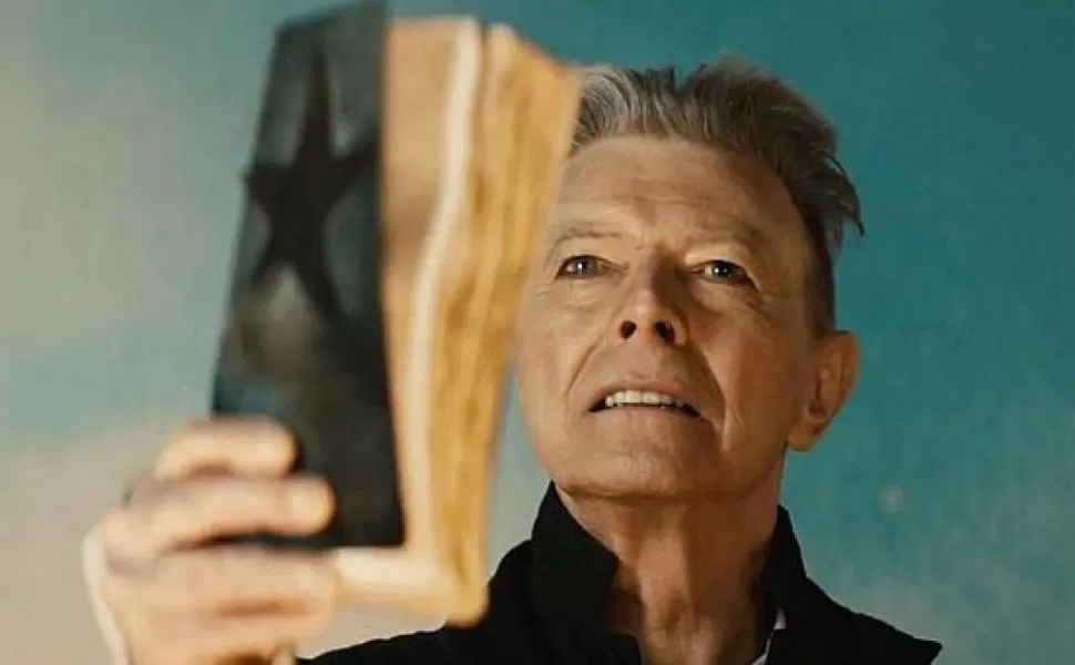 INCREÍBLE. El fallecido artista británico obtuvo cinco premios póstumos gracias a su último álbum Blackstar (2016).