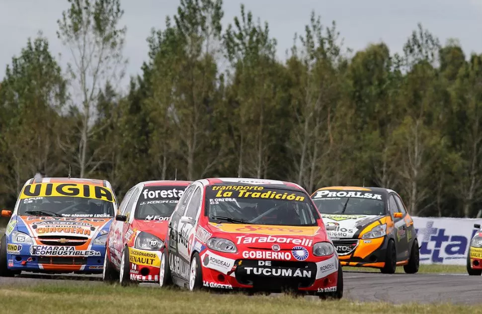 LISTO. El Renault Clio de Pablo Ortega no pudo mostrar todo su potencial todavía. foto de marcelo ranea