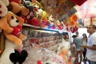 En vísperas de San Valentín, los comerciantes aseguran que hay poco movimiento