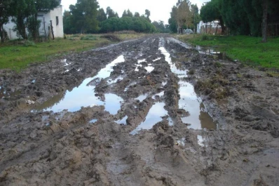 Dos calles de la ciudad, anegadas por falta de mantenimiento