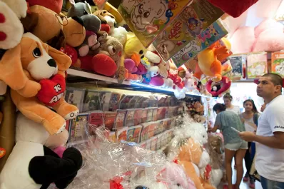 En vísperas de San Valentín, los comerciantes aseguran que hay poco movimiento