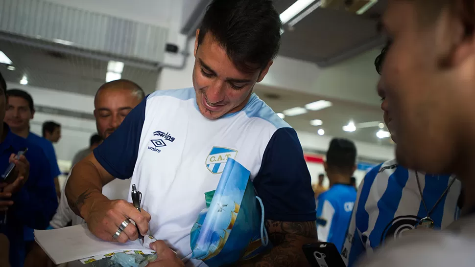 ÍDOLO. Zampedri fue uno de los más solicitados por los hinchas. LA GACETA/FOTO DE DIEGO ARÁOZ