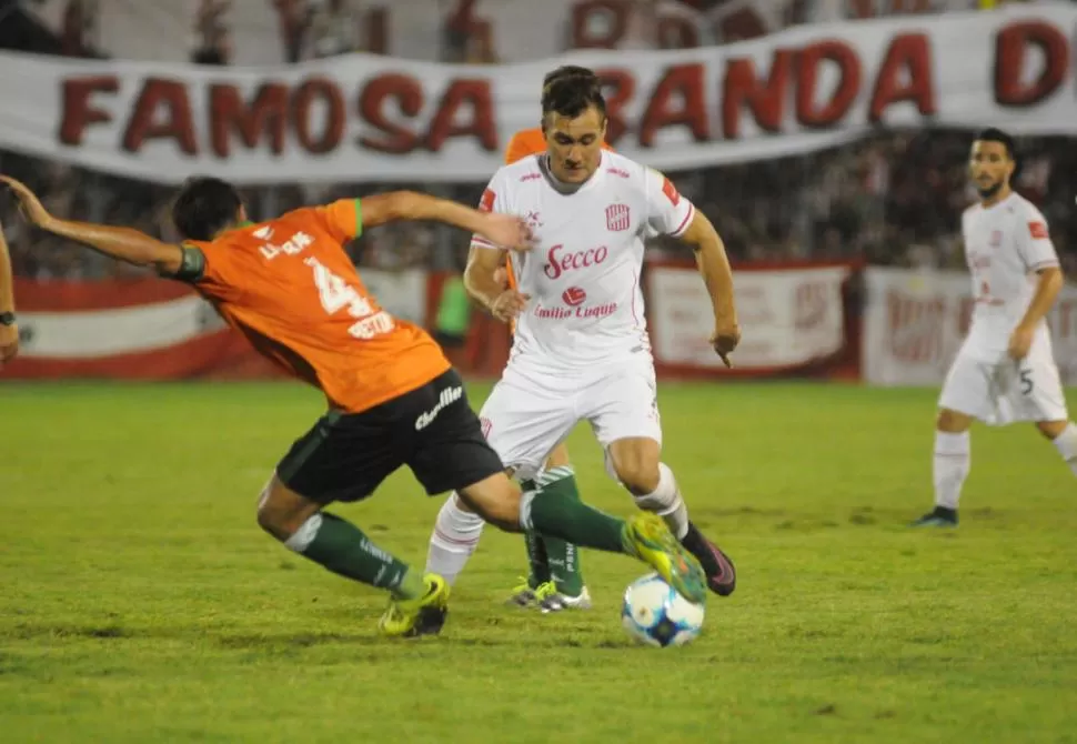 EL MEJOR. Gonzalo Rodríguez complicó a toda la defensa de Banfield. “Turbo” se mostró veloz, potente y desequilibrante; sólo le faltó convertir.  la gaceta / foto de antonio ferroni