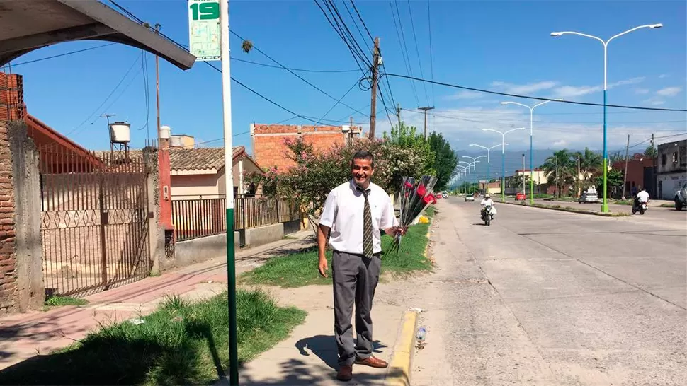 San Valentín: la línea 19 repartió rosas y bombones entre sus pasajeros